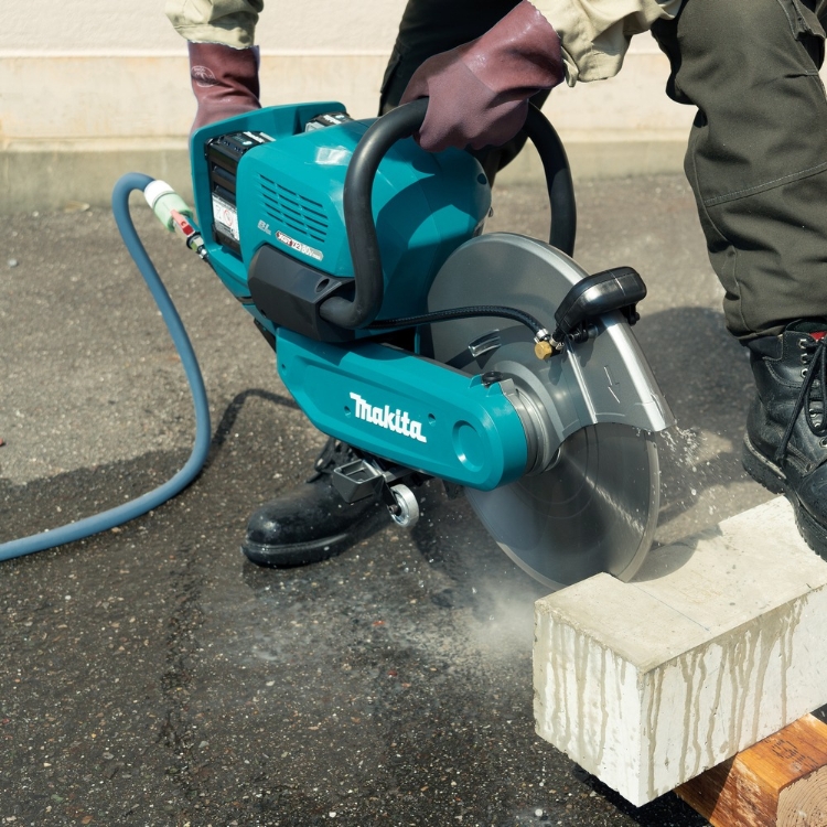 Makita Kapsav XGT 40V Solo, vådskæring