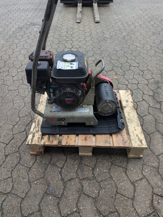 Swepac F80, Brugt pladevibrator