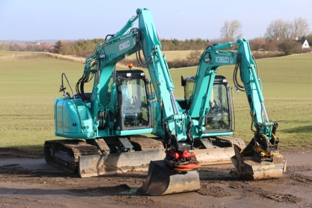 Entreprenørfirmaet Peter E. Andersen ApS køber Kobelco SK85MSR og SK140SRLC3 gravemaskiner