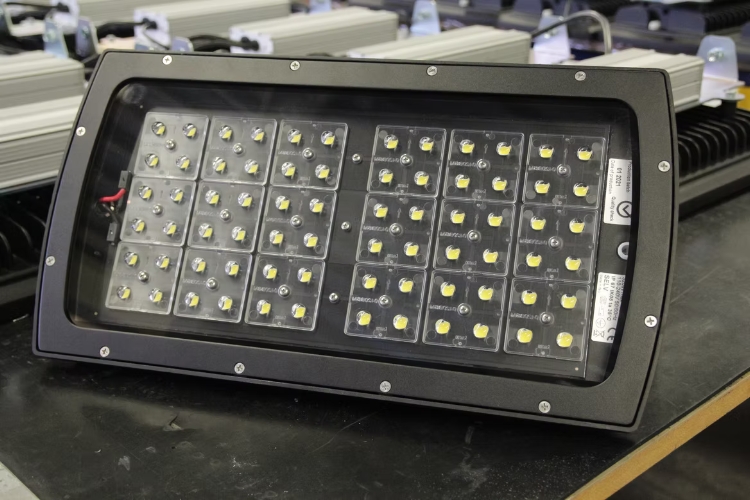 Street Plug-in Lysmast - 4 x 160W LED