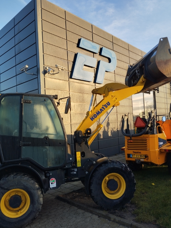 Komatsu WA7OM-8EO, Brugt gummihjulslæsser